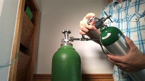 how do you hook up an oxygen tank